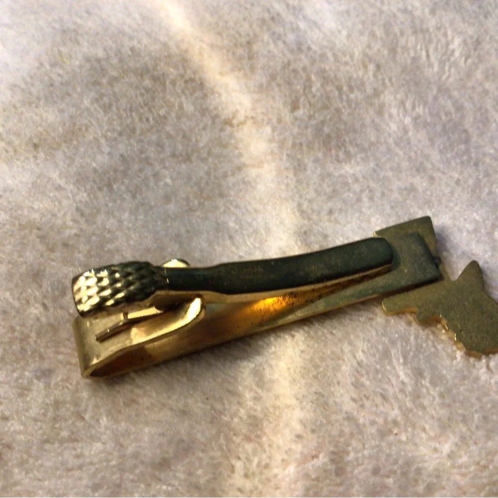 The Unbranded Brand classic gold